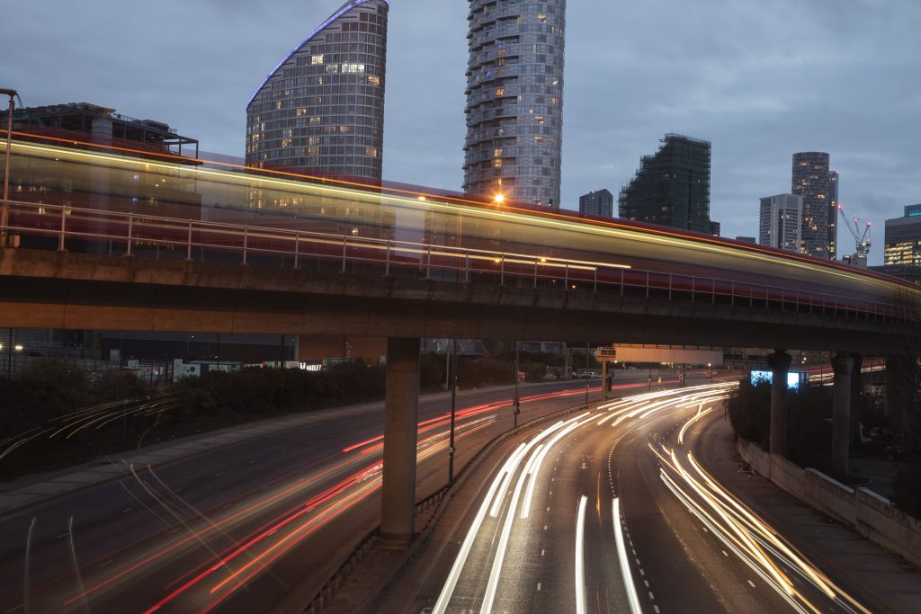 beautiful london streets cityscape - Les avantages de travailler avec un cabinet de recrutement spécialisé en fonds d'infrastructure